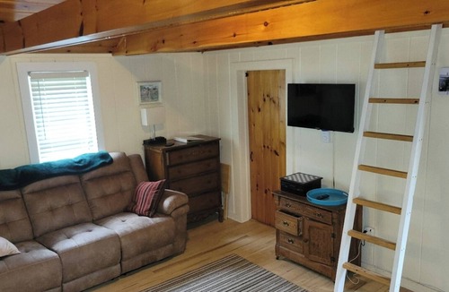 Raymond Cabin | Cozy Cabin