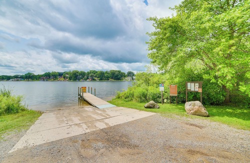 Lake Apartment | Cozy Cabin w/Fire Pit < 1 Mi to Crooked Lake!