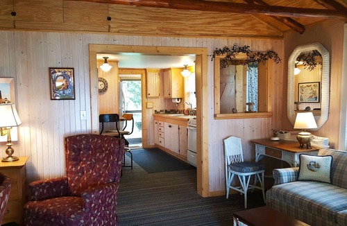 Levering Cottage | Cozy Cabin with Amazing Sunsets