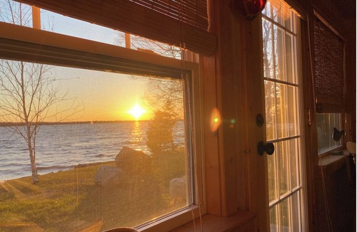 Levering Cottage | Cozy Cabin with Amazing Sunsets