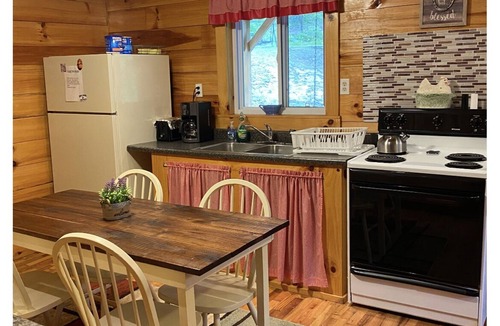 Grundy Cabin | Cozy cabin with direct access to Spearhead’s Coal Canyon trails!
