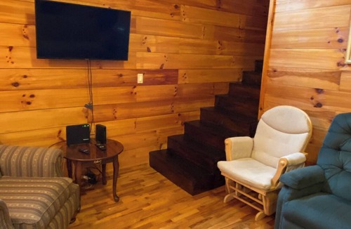 Grundy Cabin | Cozy cabin with direct access to Spearhead’s Coal Canyon trails!