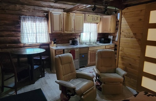 Irons Cabin | Cozy cabin with hot tub and sauna for piece and quiet hidden in the forest.
