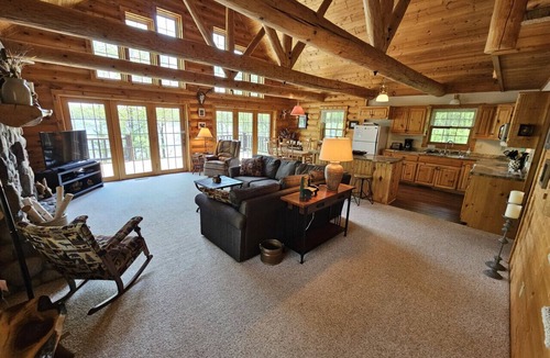 Stone Lake House | Cozy cabin with level frontage on Big Sissabagama