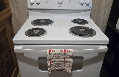 Stinnett Cabin | Cozy cabin with WiFi and AC in small town Stinnett