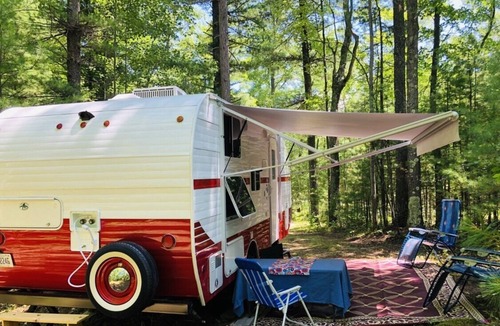 Williamsburg House | Cozy Camper in the North Woods near the Beaches of Lake Michigan