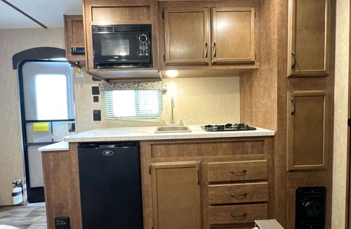 Oxford House | Cozy Camper Rental @ Emrick Lake - Sleeps 4-5 - Family Friendly Glamping Retreat
