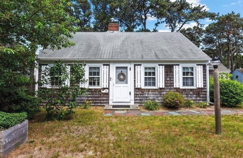 Dennis Port House | Cozy Cape cottage, with heat & AC, <5 mins to Haigis Beach