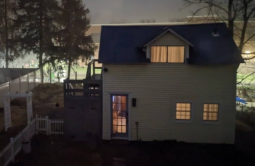Athens Cottage | Cozy Carriage House walking distance to OU/Court Sleeps 4