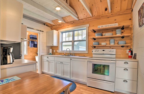 Cedarville Cottage | Cozy Cedarville Cottage - Walk to Lake Huron!