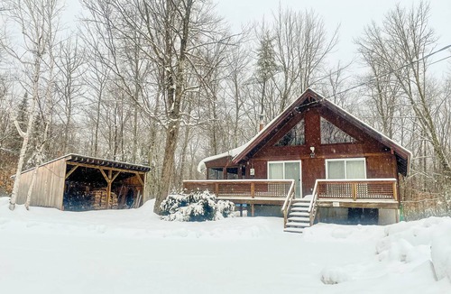 Center Lovell Ski Chalet | Cozy chalet near lakes and mountains. Pet friendly!