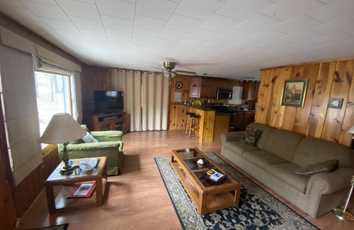 Higgins Lake Cottage | Cozy Clean Quaint Quiet Base Camp Cottage