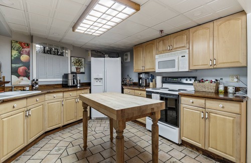 South Berwick Apartment | Cozy, coastal apartment- 5 mi to Ogunquit beach!