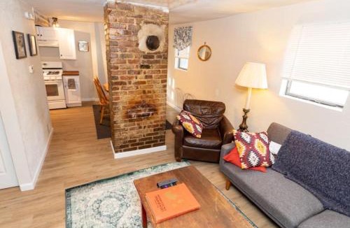Mount Washington House | Cozy & Comfy Cottage in the City - w parking