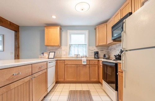 York Beach Condo | Cozy Condo Only Blocks From York Beach | Sleeps 8