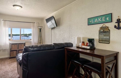Mayfield Apartment | Cozy condo with kayaks and lake access