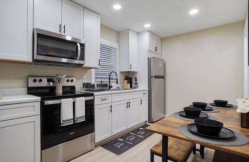 Akron House | Cozy contemporary 3-bedroom Heights house with WiFi and AC in Akron