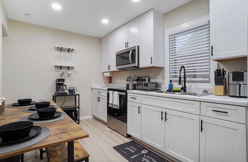 Akron House | Cozy contemporary 3-bedroom Heights house with WiFi and AC in Akron