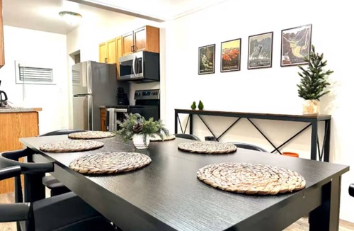 Pontiac House | Cozy & Convenient Shared Room in Pontiac