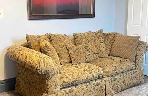 Hinckley Apartment | Cozy, convenient vintage 2-bedroom condo
