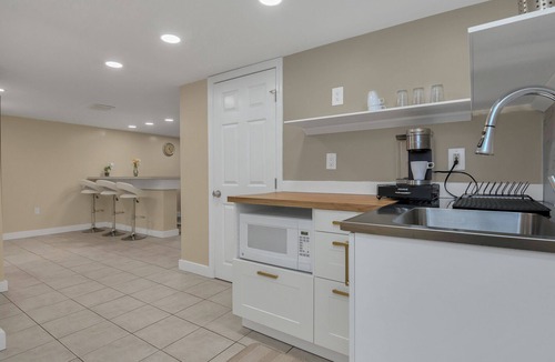 Andover Apartment | Cozy Corner - 1 Bedroom Apt. in Beautiful Andover!