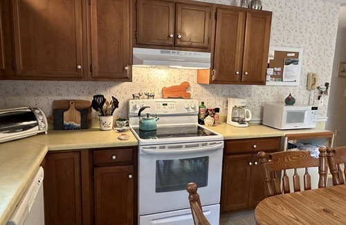 Kenyon House | Cozy Cottage by the Sea with SK Beach Passes!