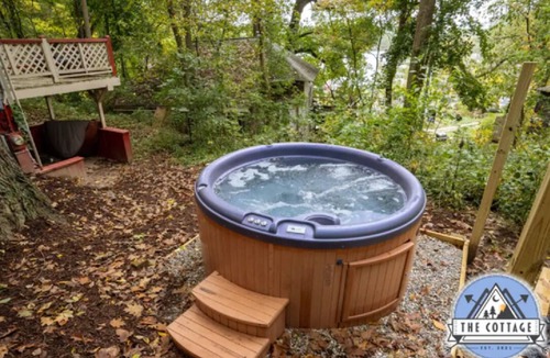 Solon Township House | Cozy Cottage Getaway - $0 Cleaning Fee!