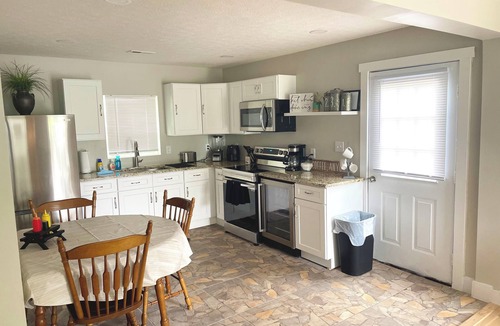 Leitchfield House | Cozy cottage home 2 bedroom 1 bath