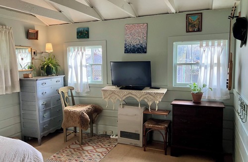 Oak Bluffs Cottage | Cozy Cottage in Oak Bluffs - Close to town and beach!