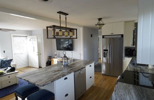 Snug Harbor House | Cozy Cottage In Quaint Village of Snug Harbor! CENTRAL A/C! Walk to Marinas!