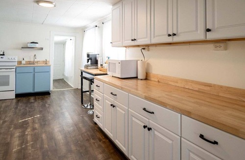 Grand Haven Cottage | Cozy Cottage Near Downtown - 7 Min Walk