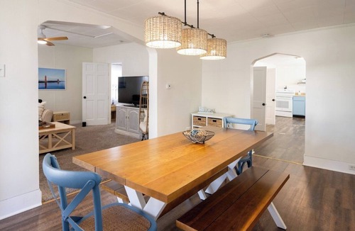 Grand Haven Cottage | Cozy Cottage Near Downtown - 7 Min Walk