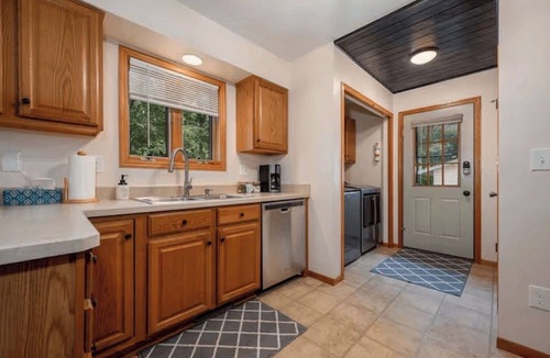 Cohasset House | Cozy Cottage on Mississippi River. 2 acre yard.