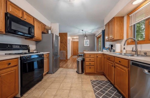 Cohasset House | Cozy Cottage on Mississippi River. 2 acre yard.