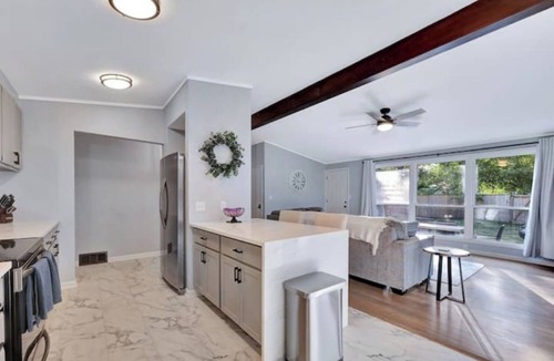 Urbana House | Cozy Cottage on Mumford
