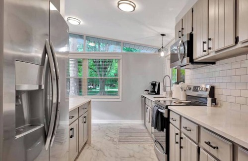 Urbana House | Cozy Cottage on Mumford