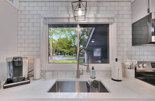 Urbana House | Cozy Cottage on Mumford