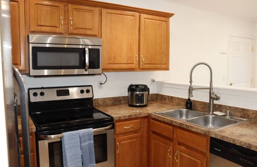 Fern Creek House | Cozy Cottage on Williamsborough Ln near to Churchill Downs.