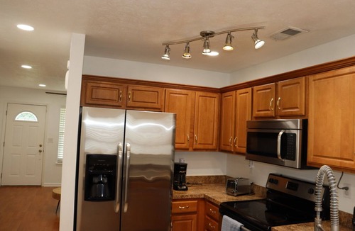 Fern Creek House | Cozy Cottage on Williamsborough Ln near to Churchill Downs.