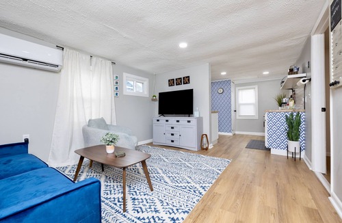 Lakeview House | Cozy Cottages on Orchard Island- Pet Friendly !