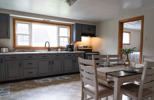 Waynesburg House | Cozy Country Home Central Air Updated Bath Sleeps 4