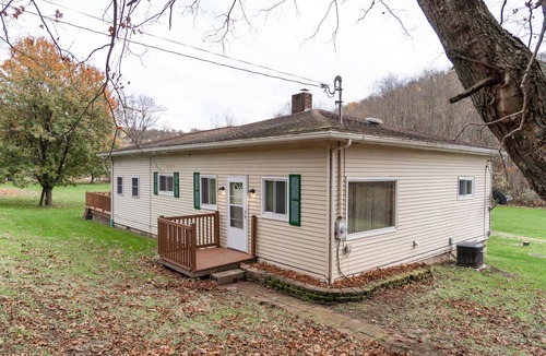 Waynesburg House | Cozy Country Home Central Air Updated Bath Sleeps 4