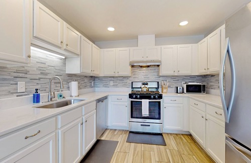 Downtown Apartment | Cozy Duplex Spacious Close to Everything