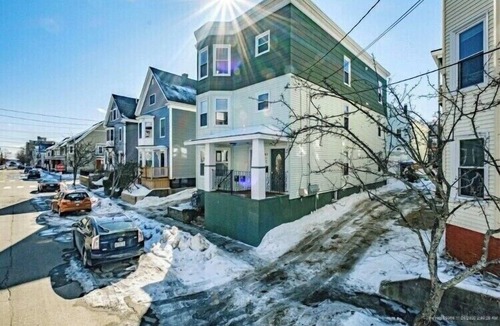East End Condo | Cozy, Elegant and Bright 2 bed in the East End