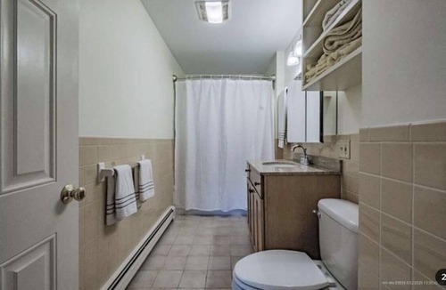 East End Condo | Cozy, Elegant and Bright 2 bed in the East End