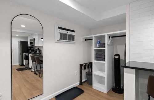 Eastpointe Apartment | Cozy & Elegant Basement Studio