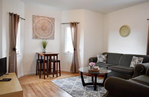 Pittsburgh House | Cozy & Family Friendly Pittsburgh Home Sleeps 6