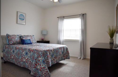 Pittsburgh House | Cozy & Family Friendly Pittsburgh Home Sleeps 6