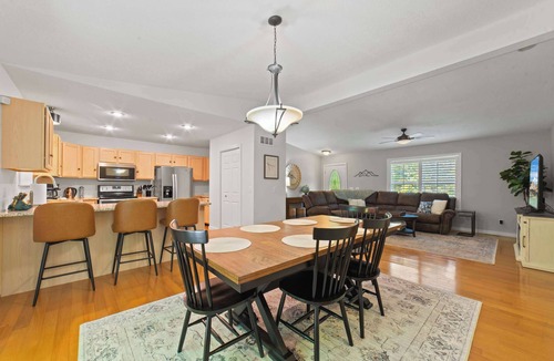 Bellaire House | Cozy Family Getaway Near Golf/Dogs/PoolPass