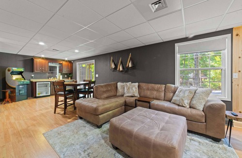 Bellaire House | Cozy Family Getaway Near Golf/Dogs/PoolPass